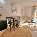 3-bedroom House With A Private Sunny Garden And Community Pool In Near Puerto Banus Vakantiehuis *