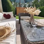 Vakantiehuis 3-bedroom House With A Private Sunny Garden And Community Pool In Near Puerto Banus *
