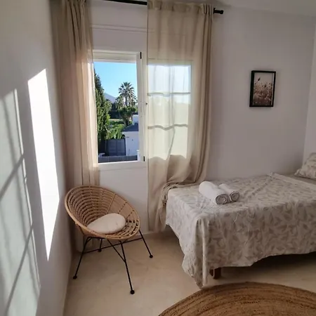 Nyaraló 3-bedroom House With A Private Sunny Garden And Community Pool In Near Puerto Banus *
