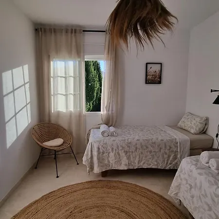 Casa vacanze 3-Bedroom House With A Private Sunny Garden And Community Pool In Marbella Near Puerto Banus *