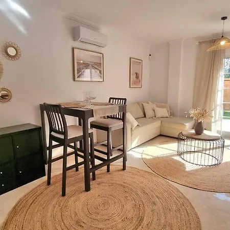 3-bedroom House With A Private Sunny Garden And Community Pool In Near Puerto Banus Nyaraló *
