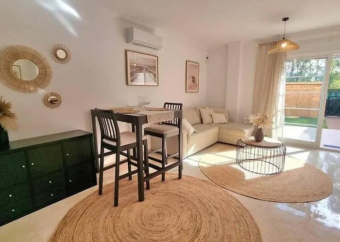 3-Bedroom House With A Private Sunny Garden And Community Pool In Marbella Near Puerto Banus Casa vacanze *