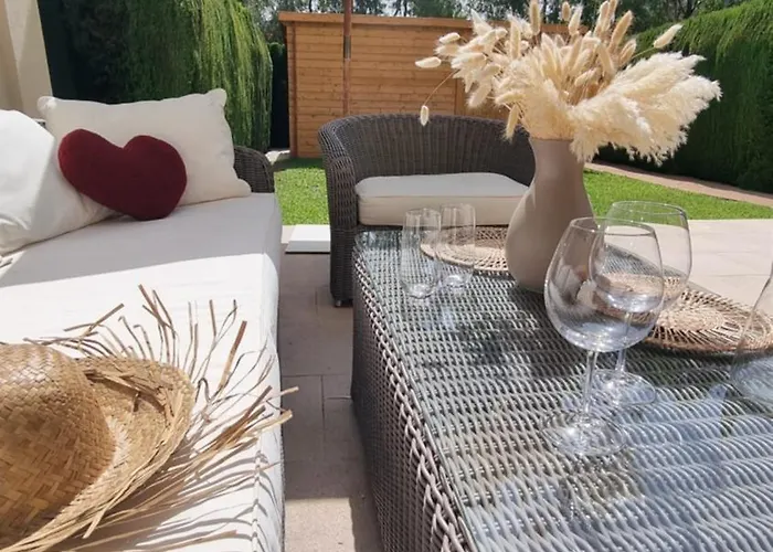 Casa vacanze 3-Bedroom House With A Private Sunny Garden And Community Pool In Marbella Near Puerto Banus *